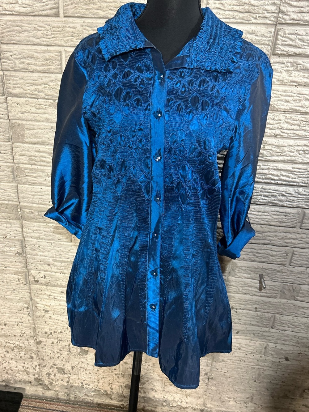 Puli Blue Satin Floral Button-Up Roll Up Sleeves Women's Top Size Small Textured